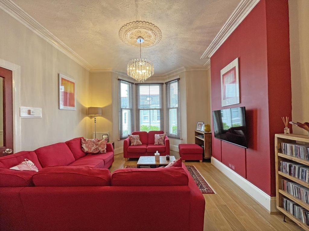Property photo 2 of 25 Mutley Road 25 - Lounge Front.Jpg