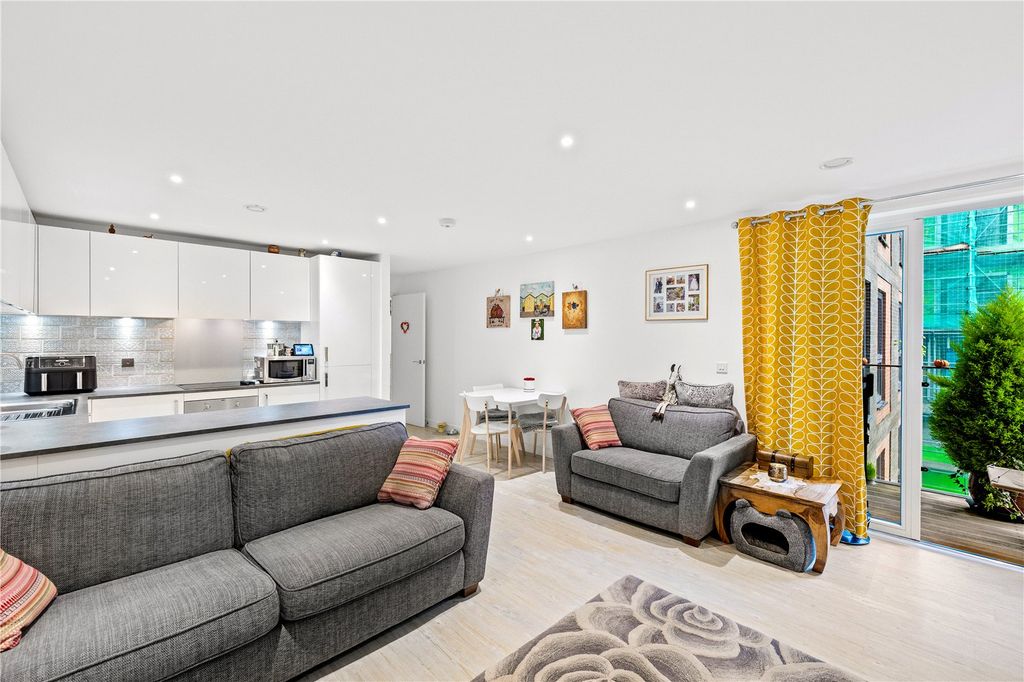 Property photo 3 of 16 Picture No. 10