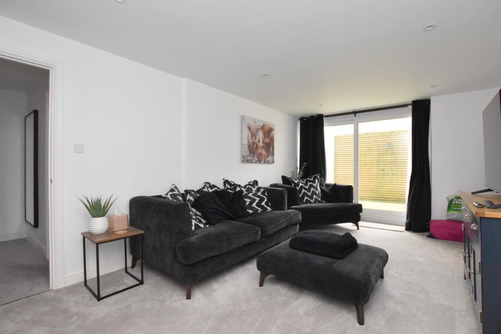 Property photo 3 of 18 New Living Room.Jpg