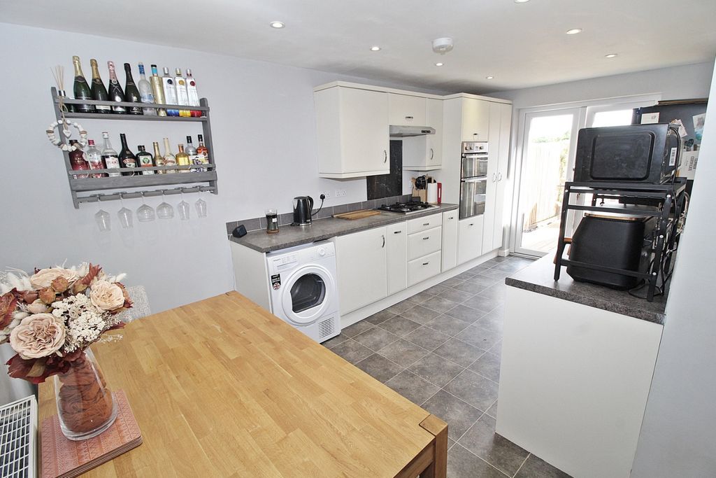 Property photo 3 of 13 4185917