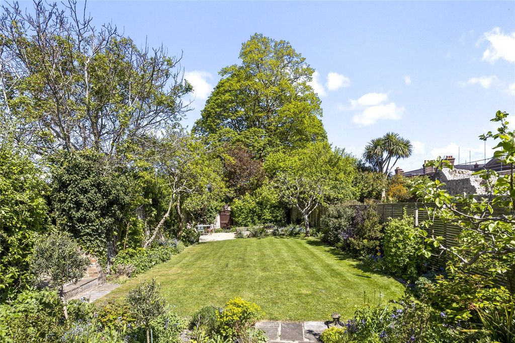 Property photo 3 of 32 Garden