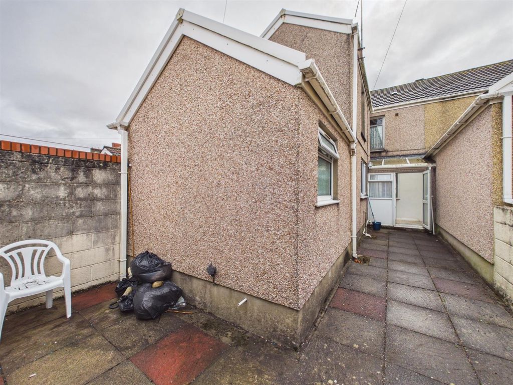 Property photo 2 of 14 Cam04045G0-Pr0118-Still011.Jpg