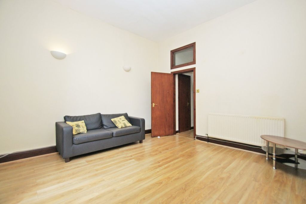 Property photo 2 of 12 Lounge