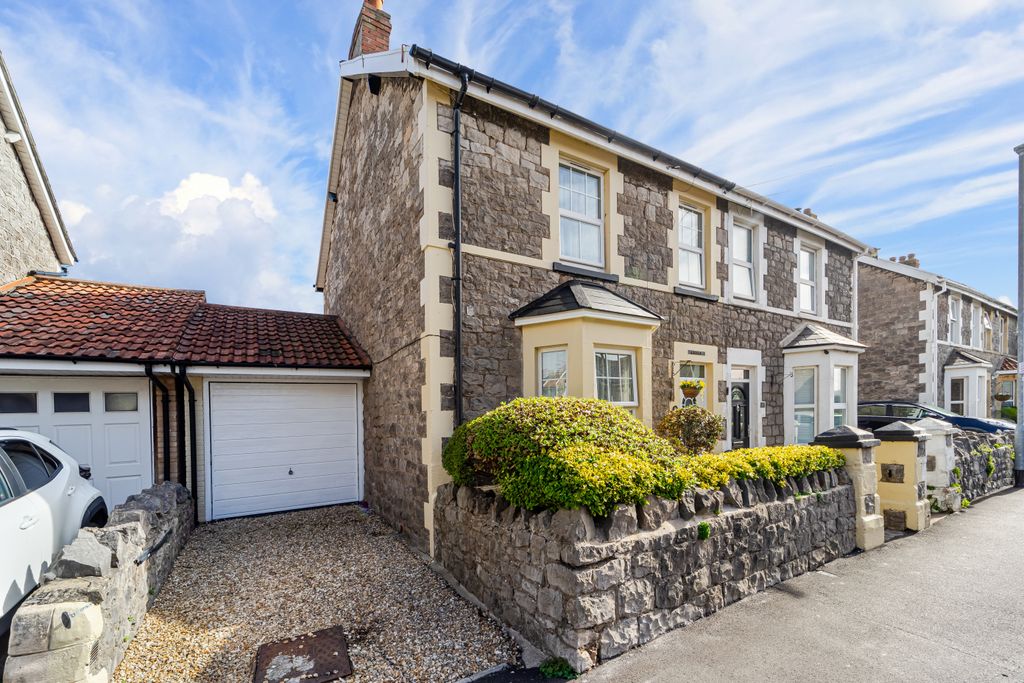 Property photo 1 of 27 3 Bed Semi-Detached House For Sale
