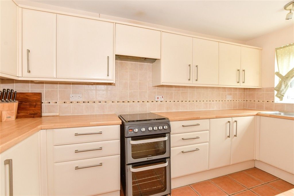 Property photo 3 of 16 Kitchen