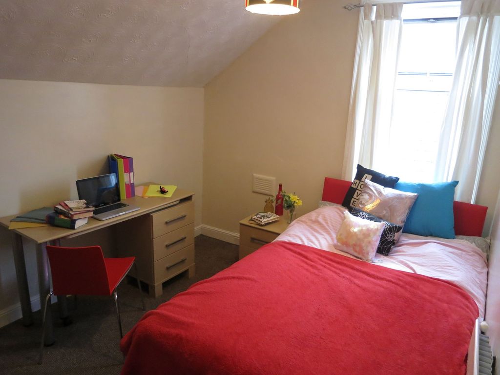 Property photo 3 of 15 Cozy Bedroom Featuring A Comfortable Double Bed Wi...