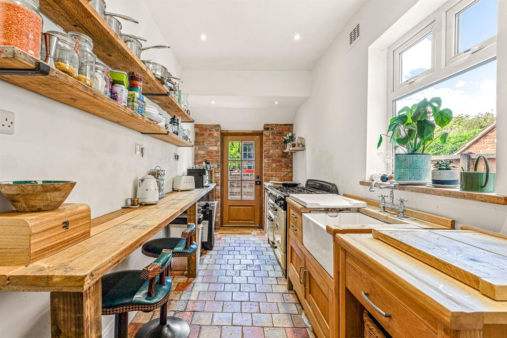 Property photo 3 of 23 Kitchen