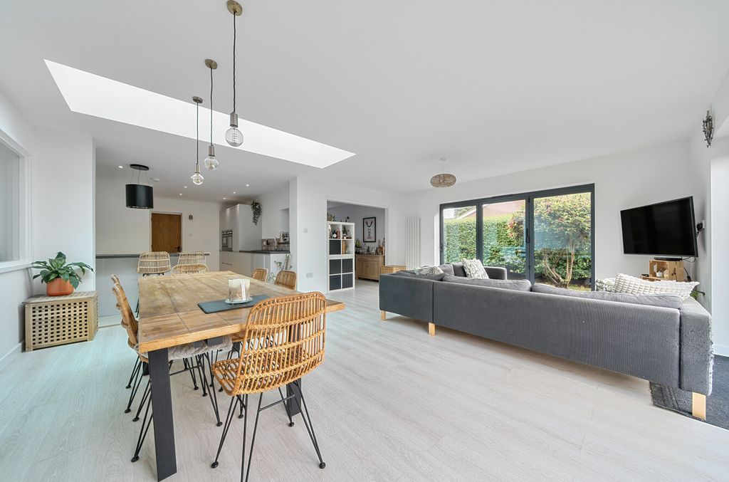 Property photo 2 of 16 1300181-7-6841d8B...