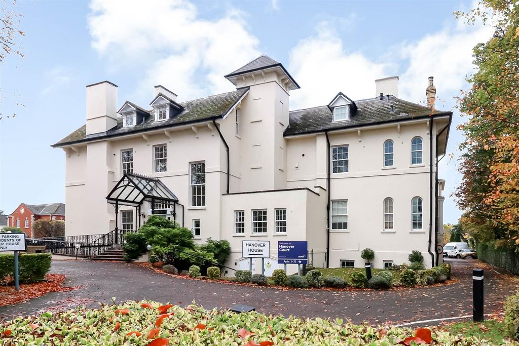 Property photo 1 of 13 1-Bedroom-Apartment-The-Park (12).Jpg