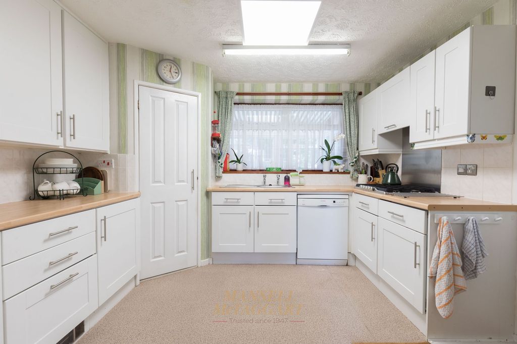 Property photo 2 of 24