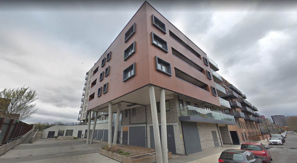 Property photo 1 of 15 Modern Two-Bedroom Apartment For Sale St Ives Place, London E14