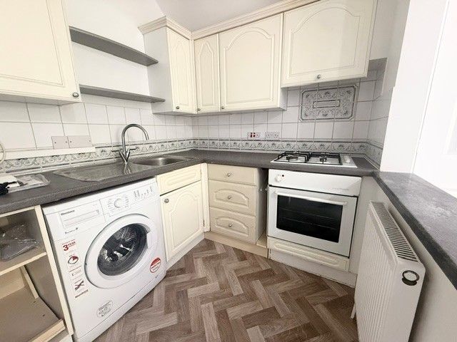 Property photo 1 of 8 Kitchen