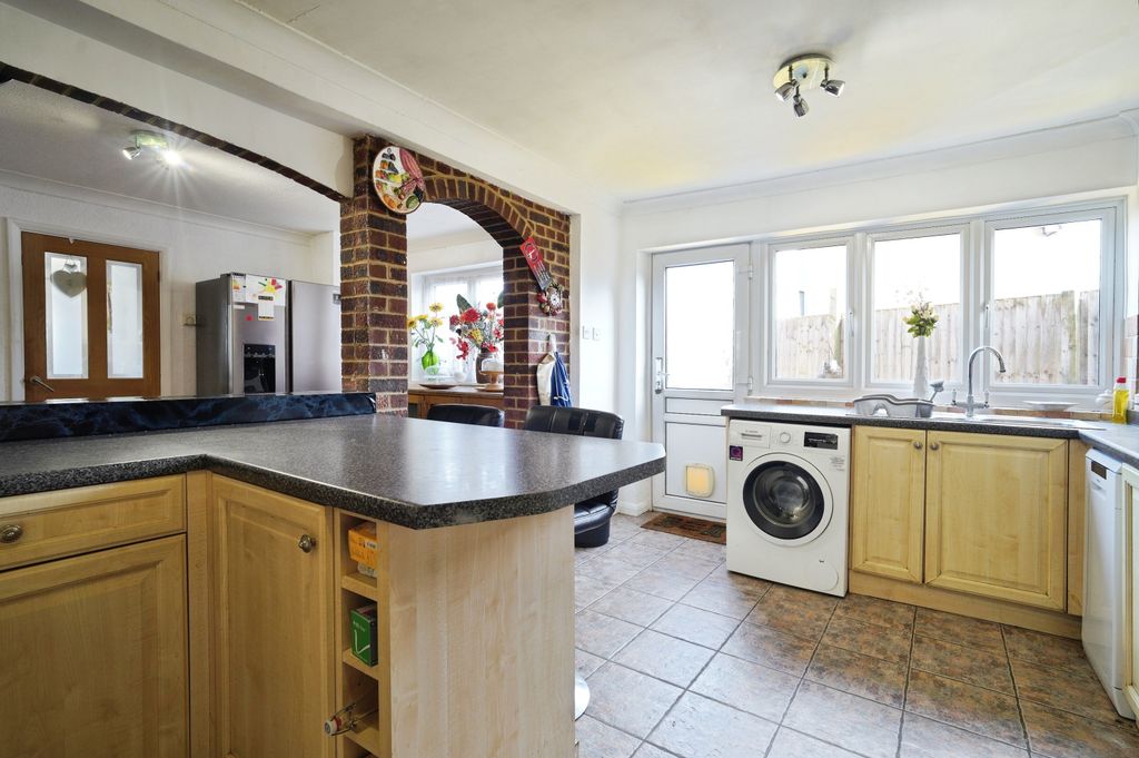 Property photo 2 of 19 Kitchen