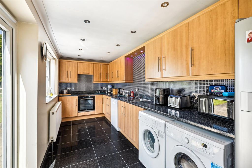 Property photo 2 of 27 39.Jpg