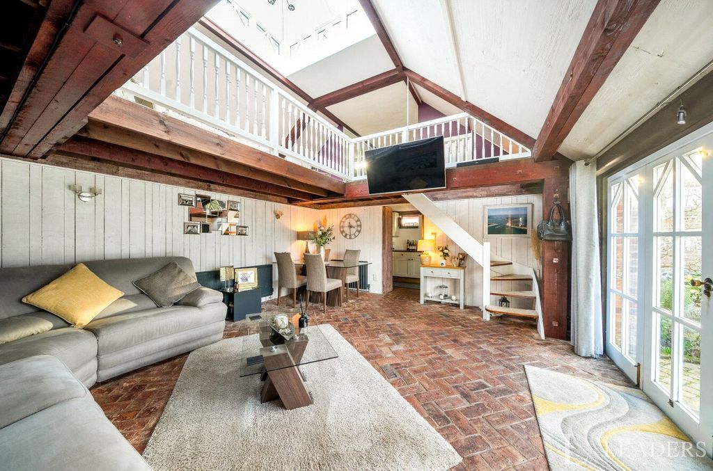 Property photo 2 of 20 Annexe Living Room