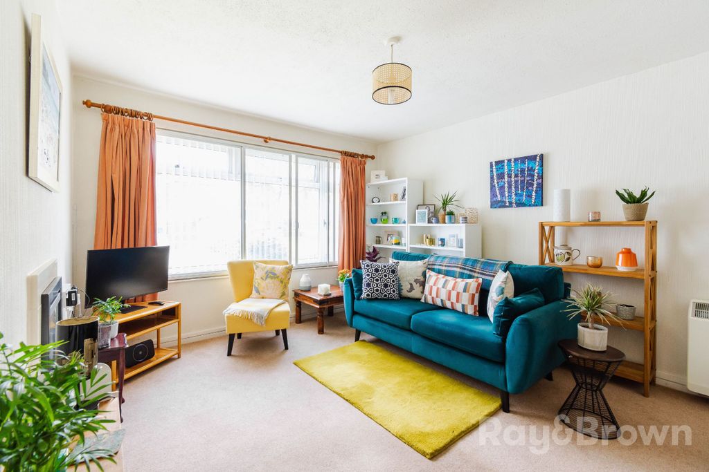 Property photo 2 of 33