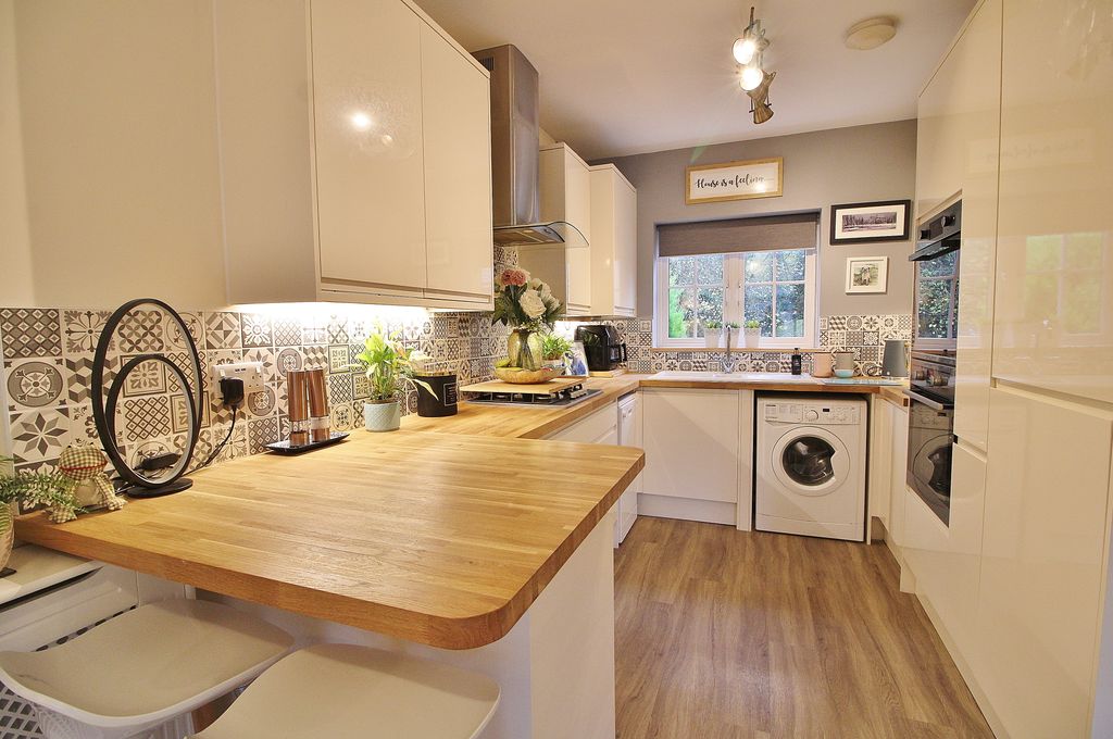 Property photo 2 of 16