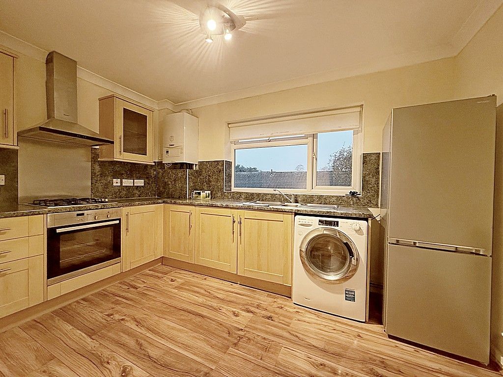 Property photo 1 of 8 2 Bedroom Flat