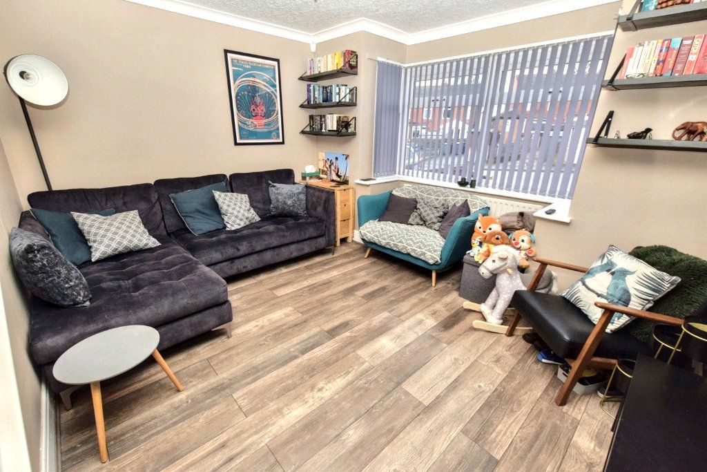 Property photo 2 of 18 Lounge