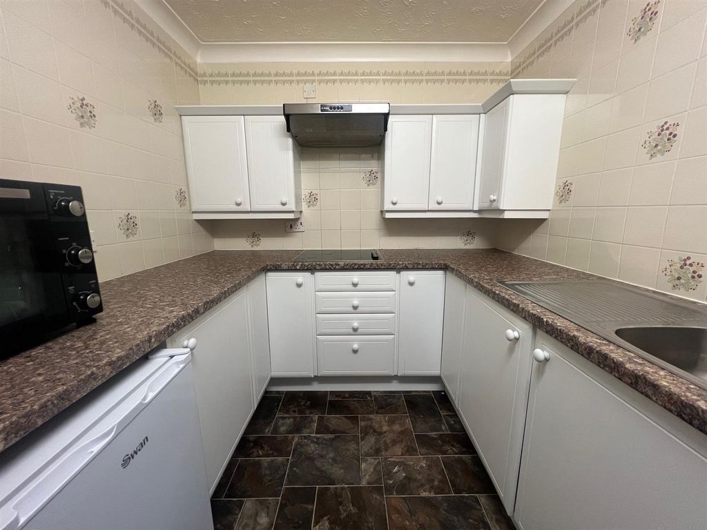 Property photo 3 of 14 Kitchen 2.Jpg