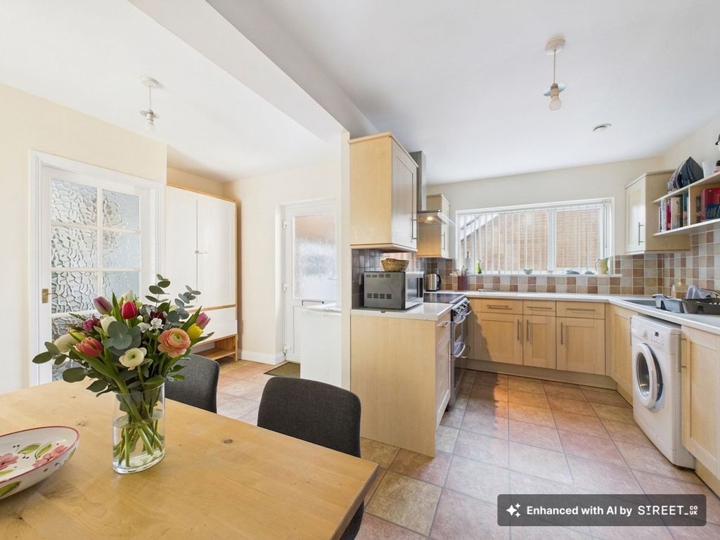 Property photo 2 of 16 Dining Kitchen