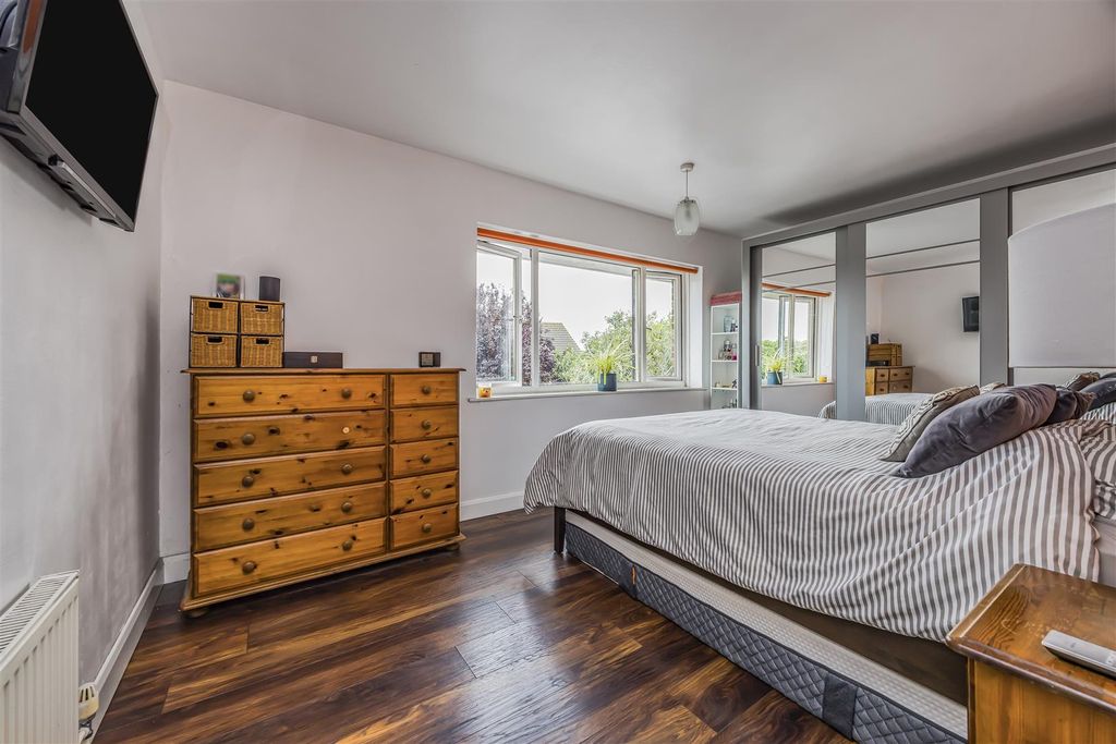 Property photo 3 of 26 10 Overton Road, Southbourne-Porticomarketing-Nexa