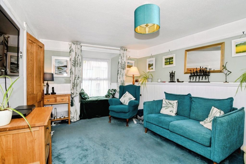 Property photo 2 of 19