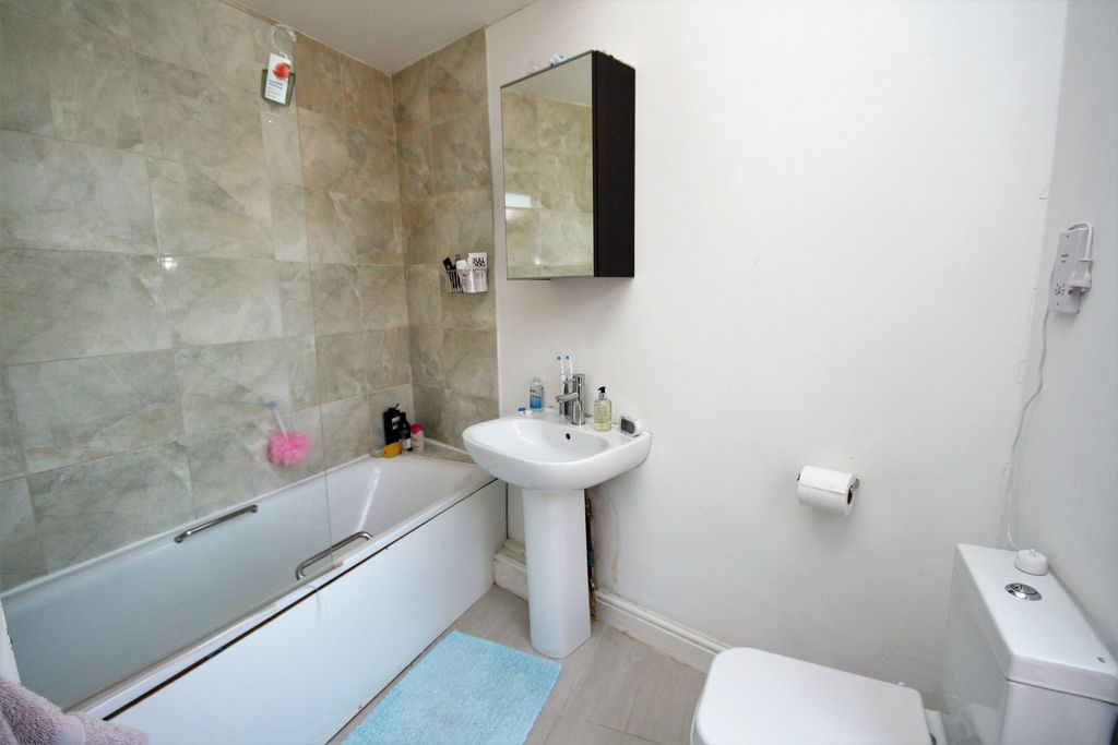 Property photo 3 of 5