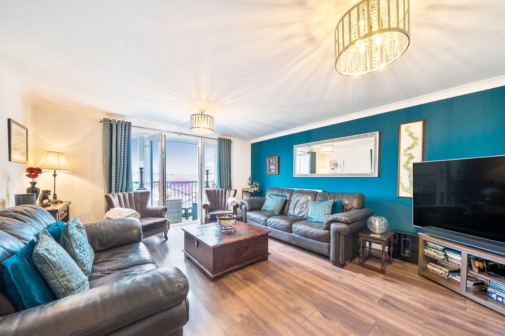 Property photo 3 of 17