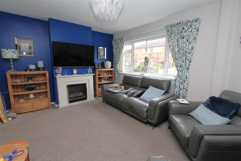 Property photo 3 of 16 Lounge.Jpg