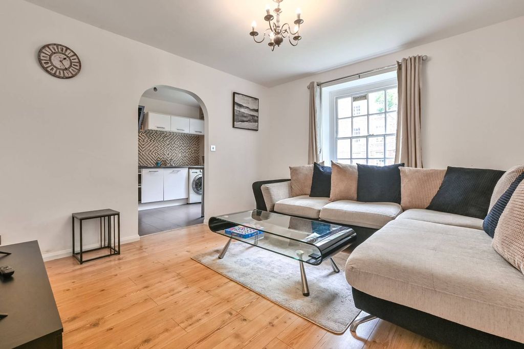Property photo 2 of 11