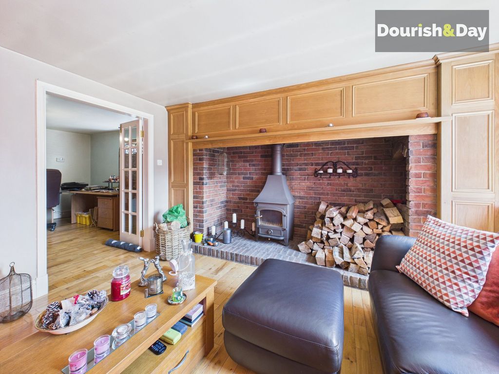 Property photo 2 of 33