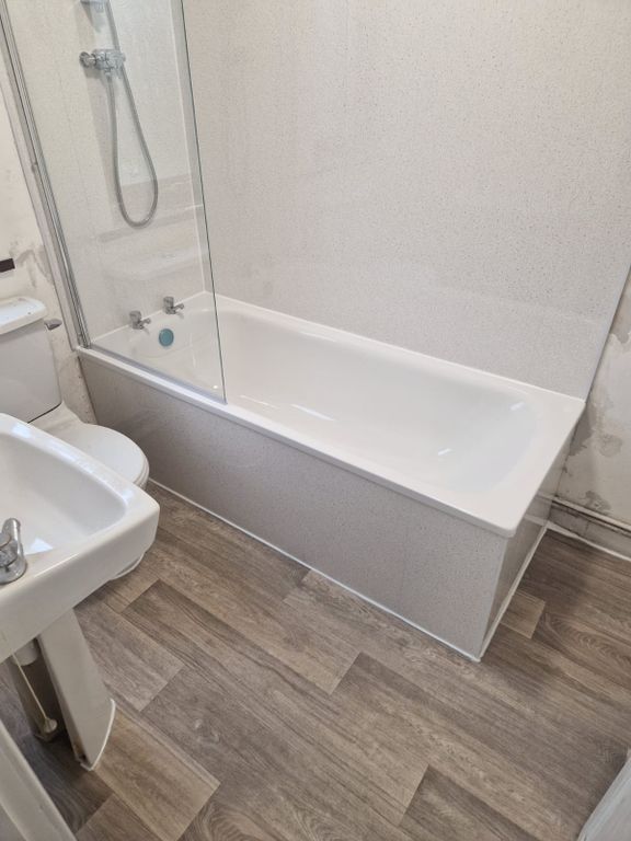 Property photo 3 of 9 Bathroom