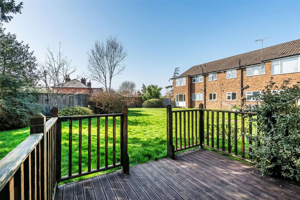 Property photo 2 of 9 19-Russell-Court-13.Jpg