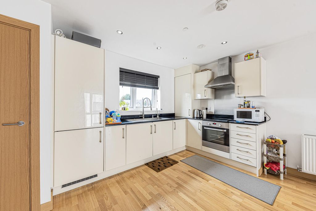 Property photo 2 of 9 Kitchen