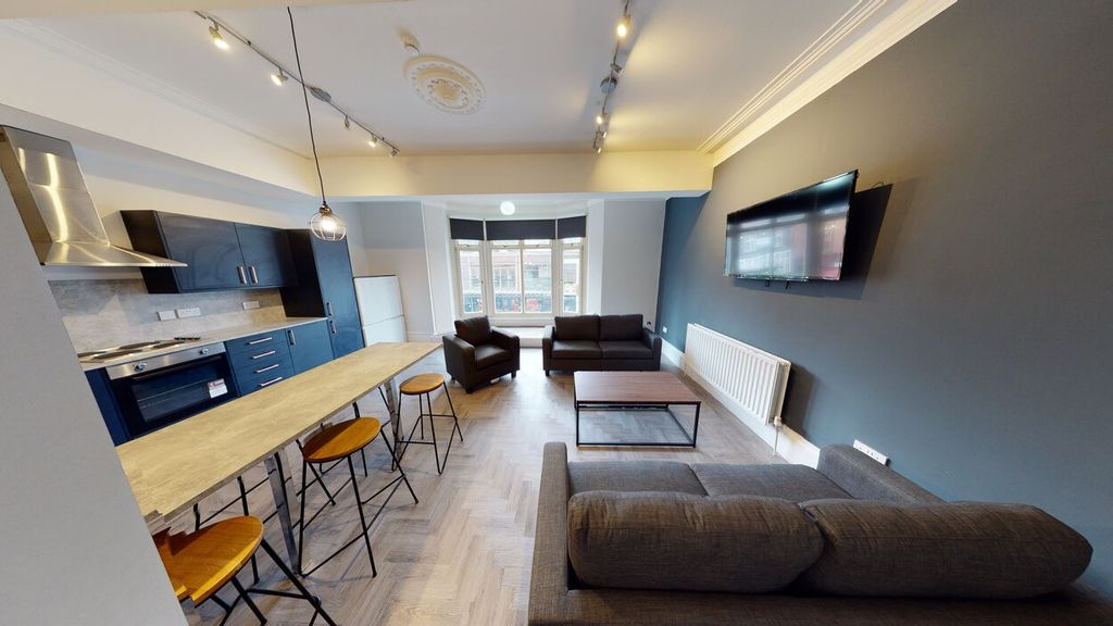 Property photo 3 of 11 A Spacious And Modern Living Room Featuring Comfor...