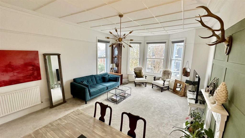 Property photo 2 of 33