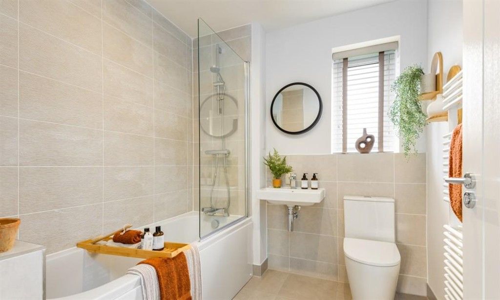 Property photo 1 of 10 Bathroom