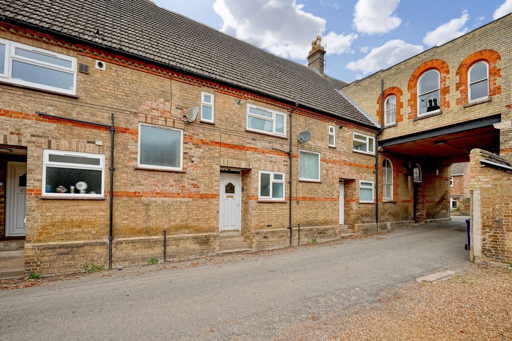 Property photo 1 of 9