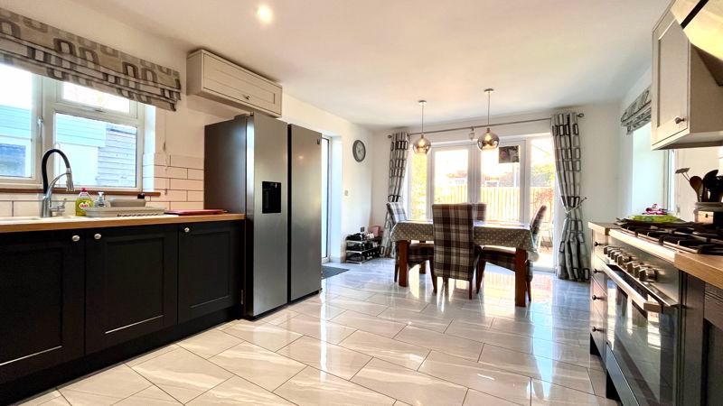 Property photo 2 of 20 Kitchen/Dining Area