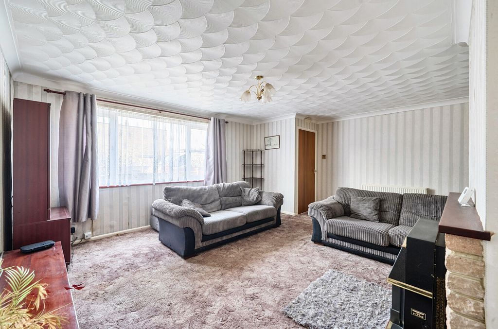 Property photo 2 of 16 1334636-1-689322F...