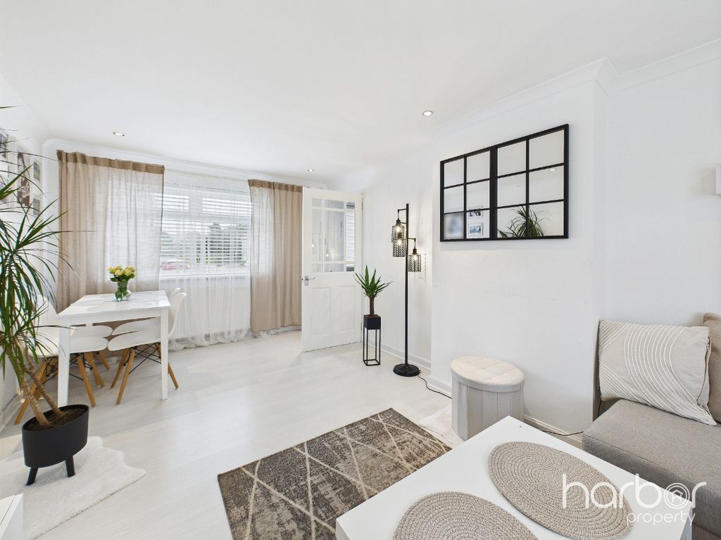 Property photo 3 of 14 4377475