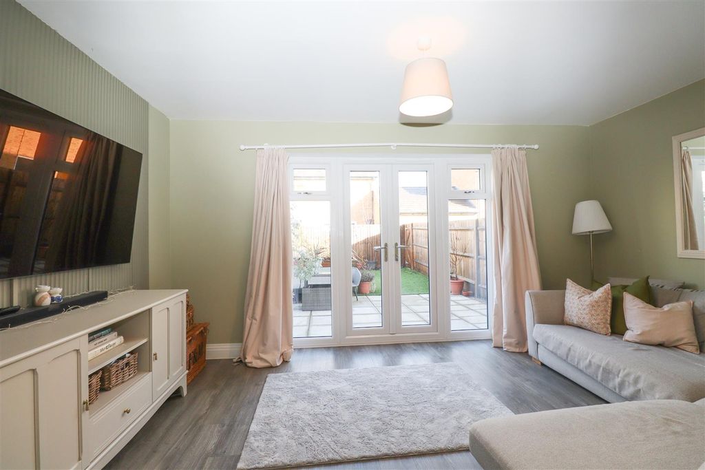 Property photo 3 of 12 Living Room