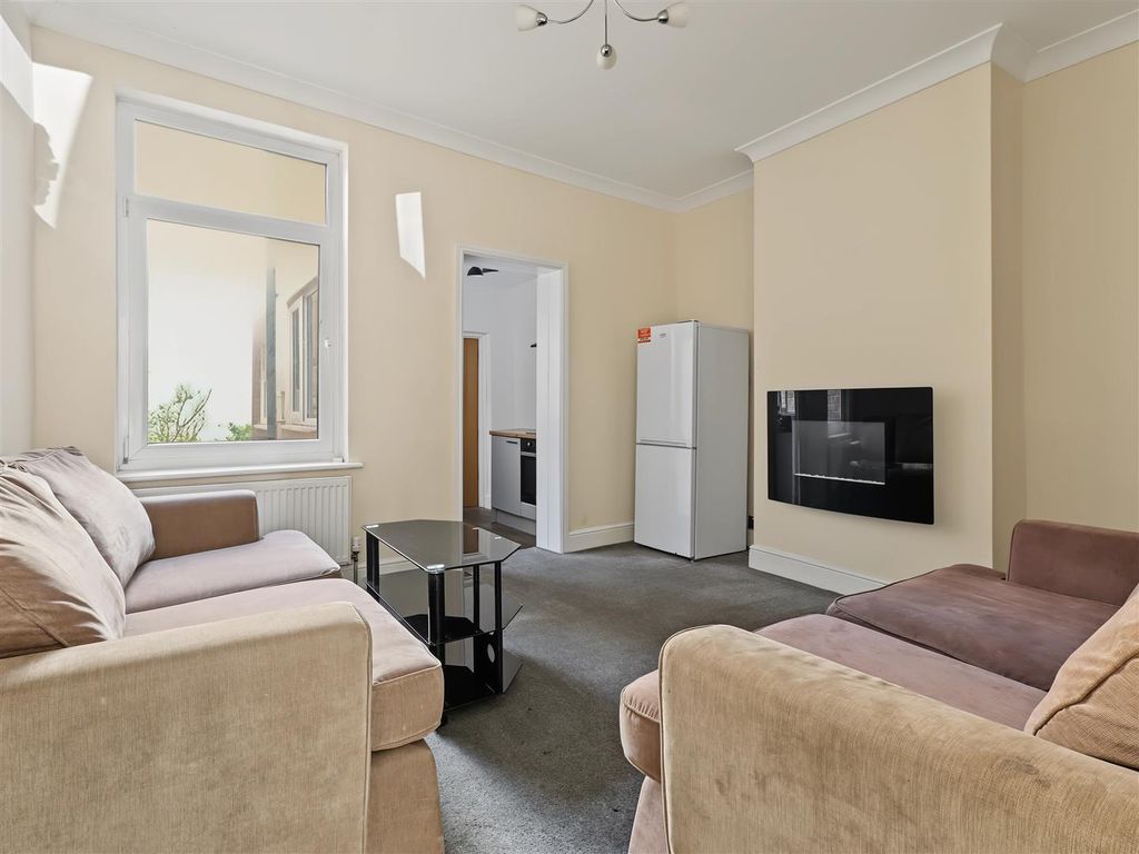 Property photo 1 of 10 Sitting Room