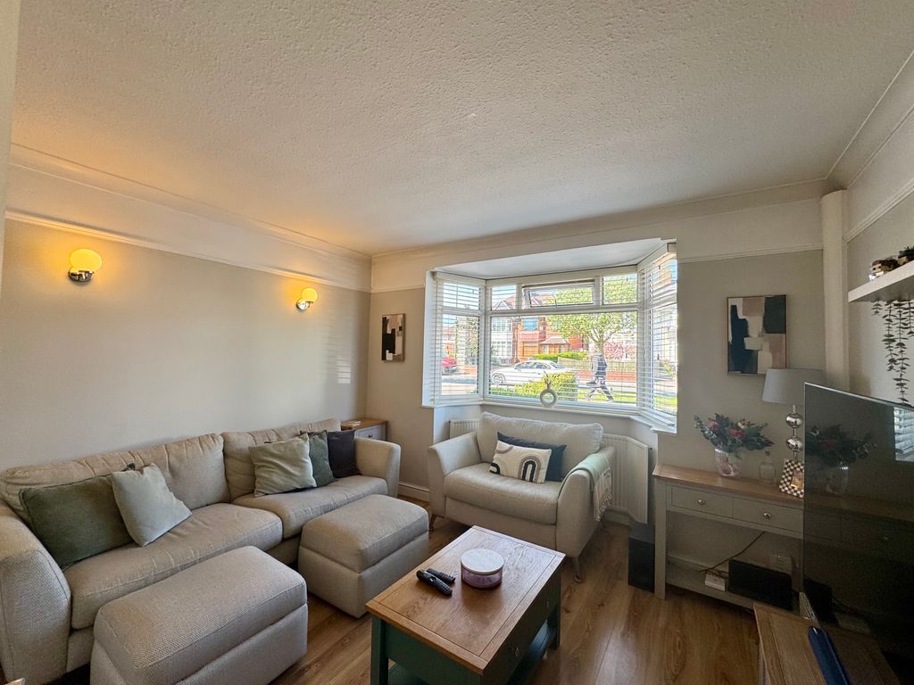 Property photo 3 of 13 Lounge