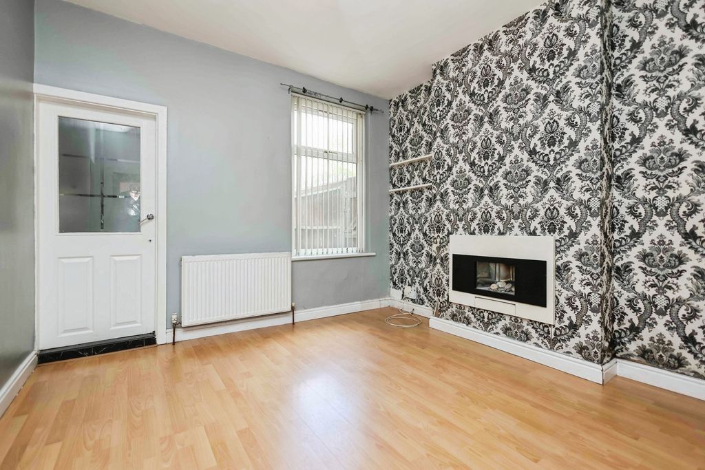 Property photo 3 of 15 Pbox-Img.Jpg