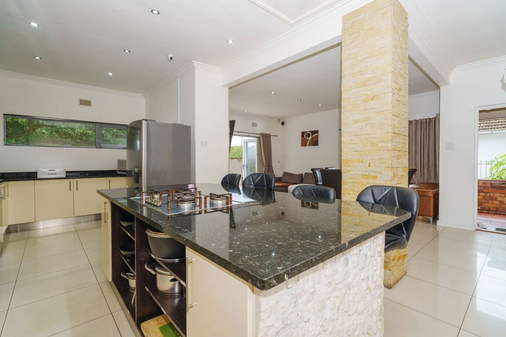 Property photo 3 of 21 Kw1703140
