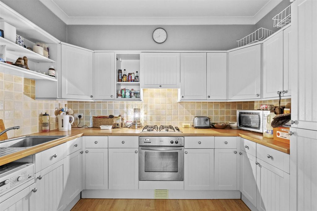 Property photo 2 of 10 Kitchen