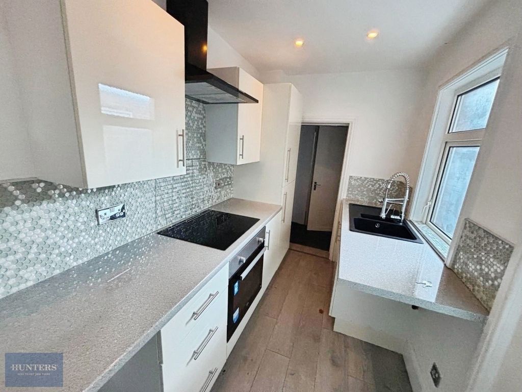 Property photo 3 of 12 Kitchen 1