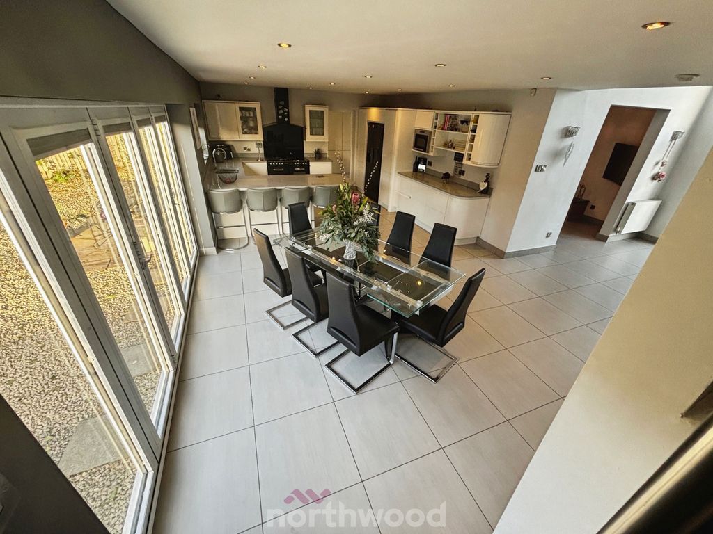 Property photo 3 of 54